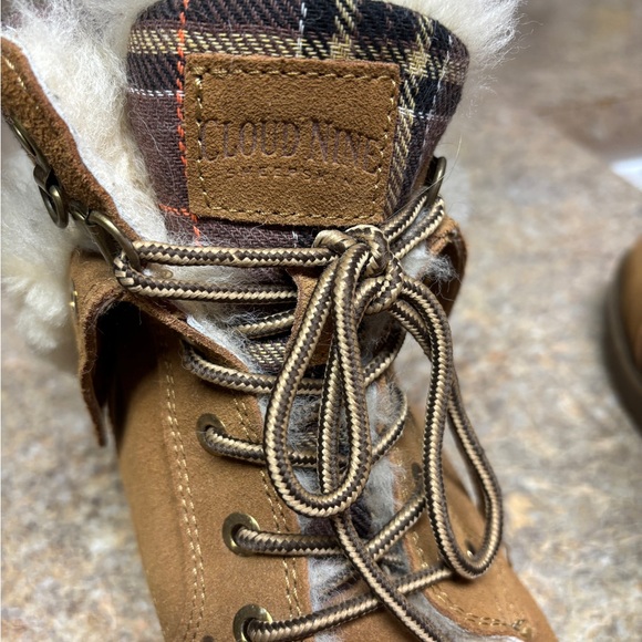 Women's Tan Boots - Picture 5 of 6